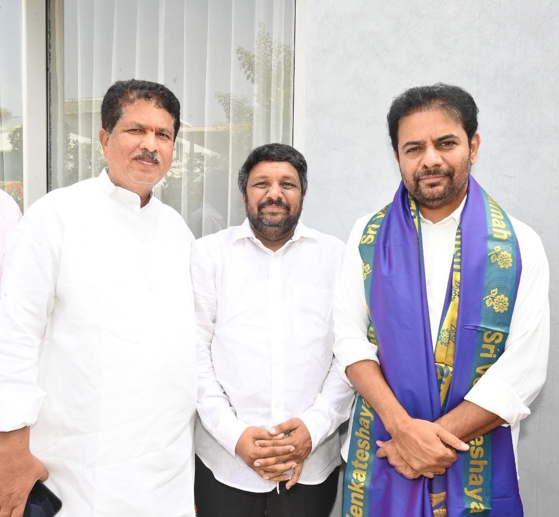 *బీఆర్ఎస్ వర్కింగ్ ప్రెసిడెంట్ కేటీఆర్‌ను కలిసి దసరా శుభాకాంక్షలు తెలిపిన ఎమ్మెల్యే మాధవరం కృష్ణారావు*