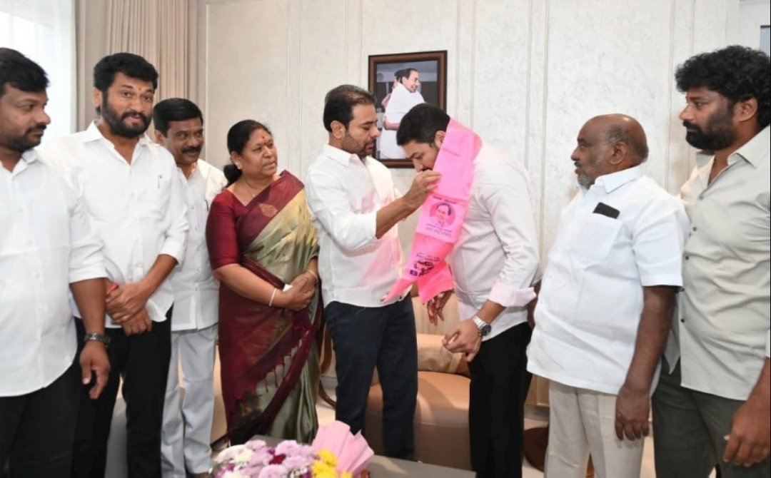 🚨*బిగ్ బ్రేకింగ్ న్యూస్* 🚨| ఆదాబ్ టుడే*  కాంగ్రెస్‌కు గుడ్‌బై.. బీఆర్ఎస్‌లో చేరిన భర్గవ్ దేశ్ పాండే! - Additional Image